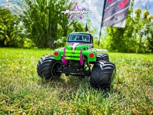 JS-Parts ultraflex Bumper für Mini-LMT 1:18 lila