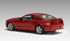 AutoArt Ford Mustang GT 2005 (Red Fire)